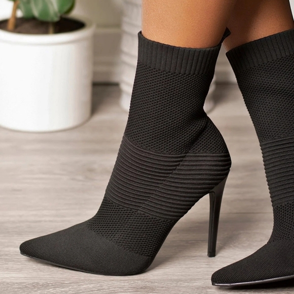 Cape Robbin Chantria Knit Sock Bootie Stiletto Heel Boot Black Women's 6.5 - Picture 1 of 12